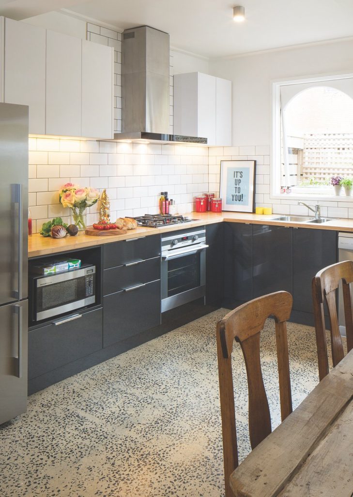 kaboodle flat pack kitchen advantages of an L shaped kitchen 3 729x1024 - Tại sao bạn nên lựa chọn tủ bếp đẹp chữ L?